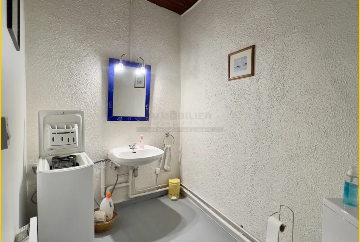 Immeuble à vendre au centre de LANDIRAS, 129300 EUR 