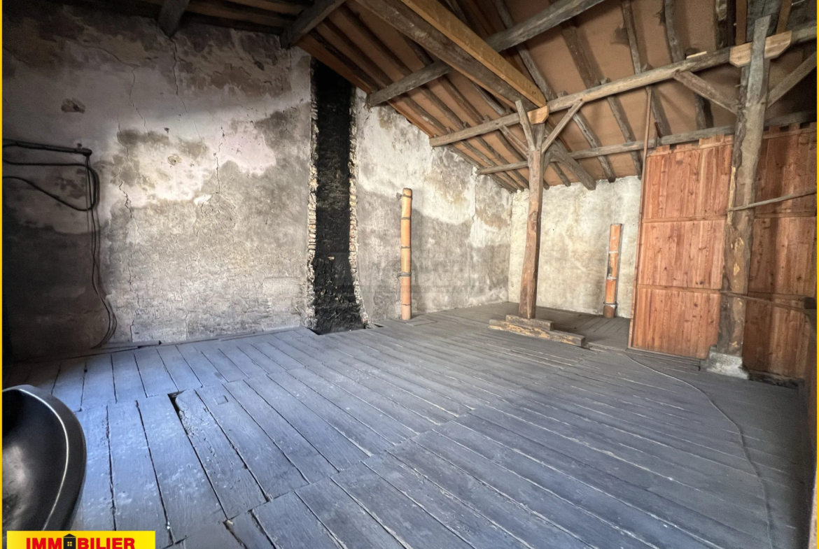 Immeuble à vendre au centre de LANDIRAS, 129300 EUR 