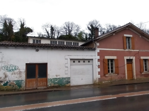 Maison à rénover de trois chambres avec garage à St Martin de Riberac