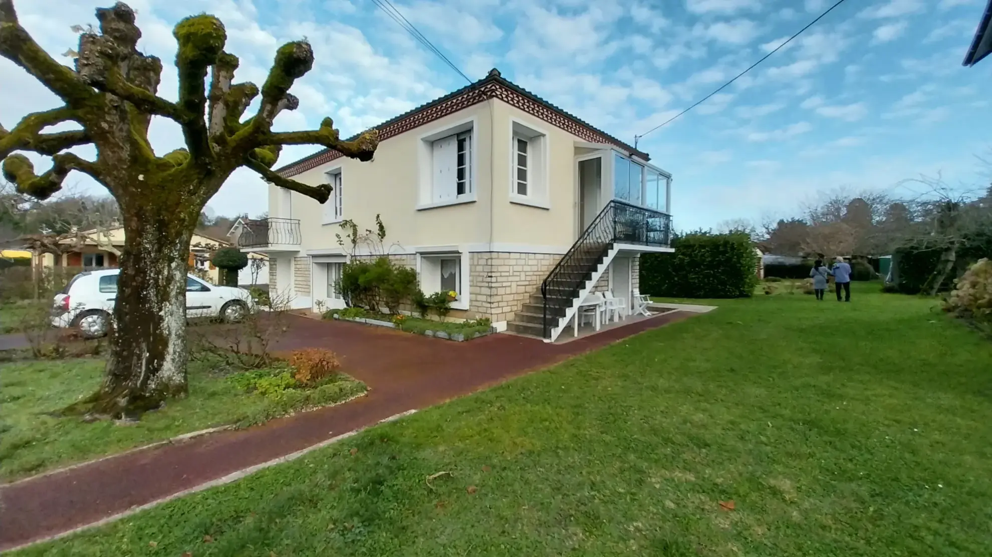 Maison rénovée avec garage à Chancelade sur 1054 m² 