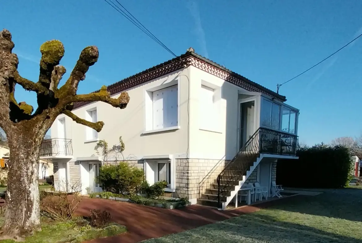 Maison rénovée avec garage à Chancelade sur 1054 m² 