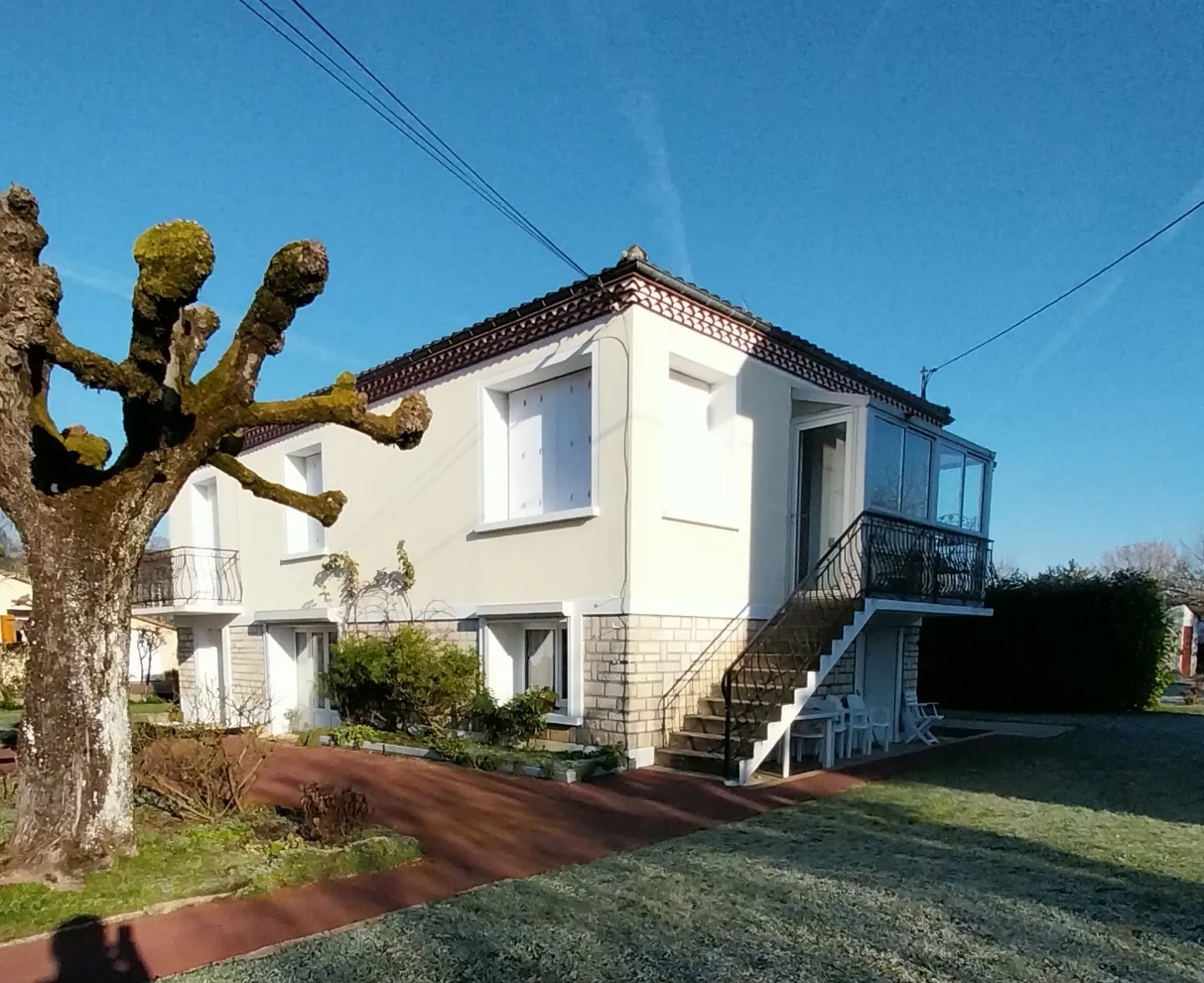 Maison rénovée avec garage à Chancelade sur 1054 m² 