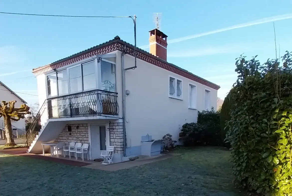 Maison rénovée avec garage à Chancelade sur 1054 m² 