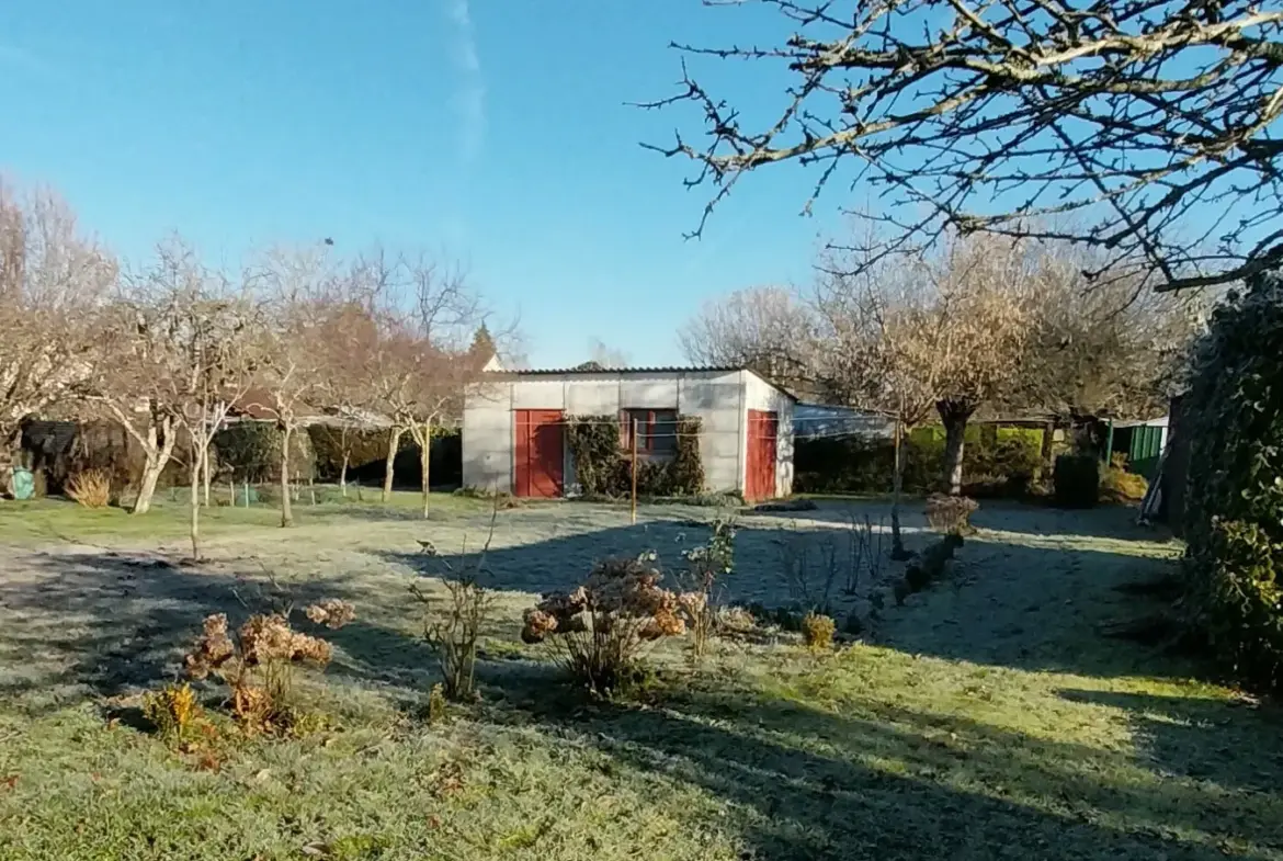 Maison rénovée avec garage à Chancelade sur 1054 m² 