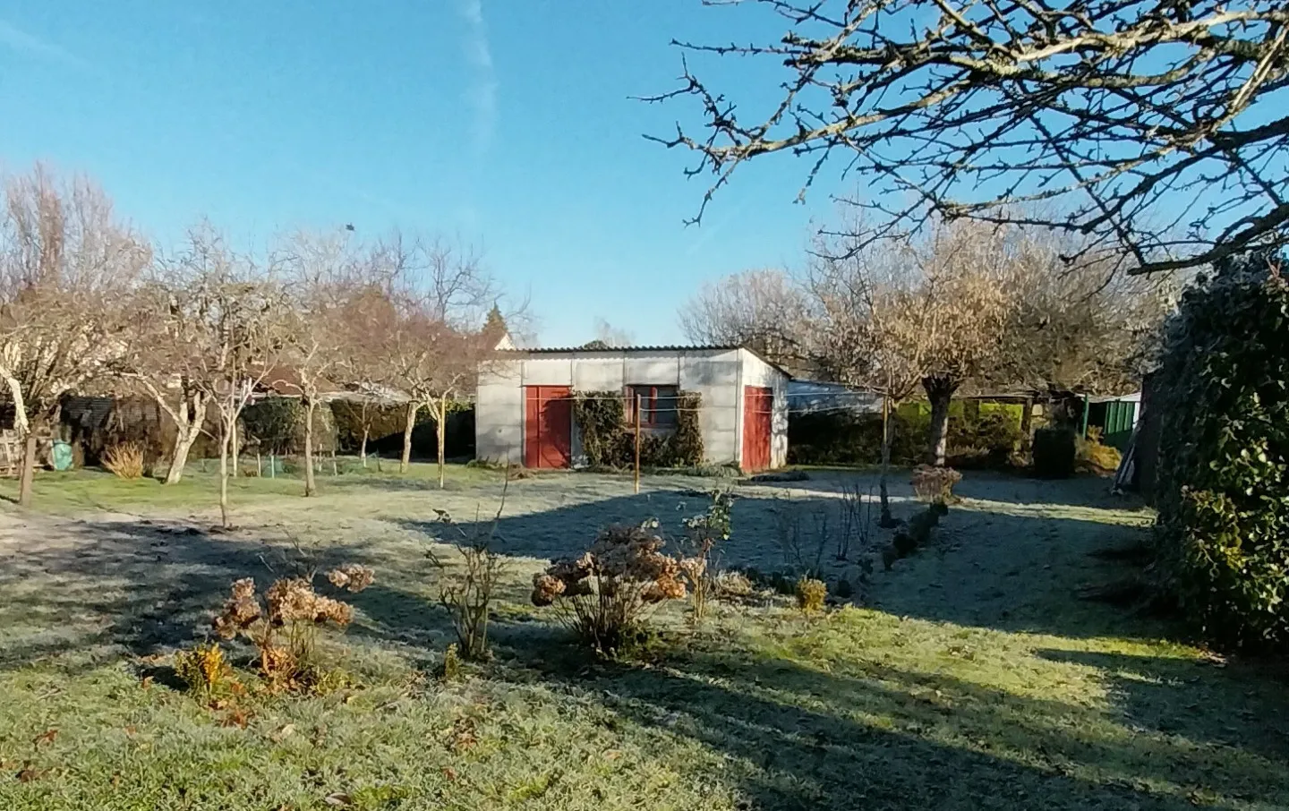 Maison rénovée avec garage à Chancelade sur 1054 m² 