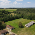 Ensemble immobilier avec deux maisons et un hangar à Castelnau d'Auzan