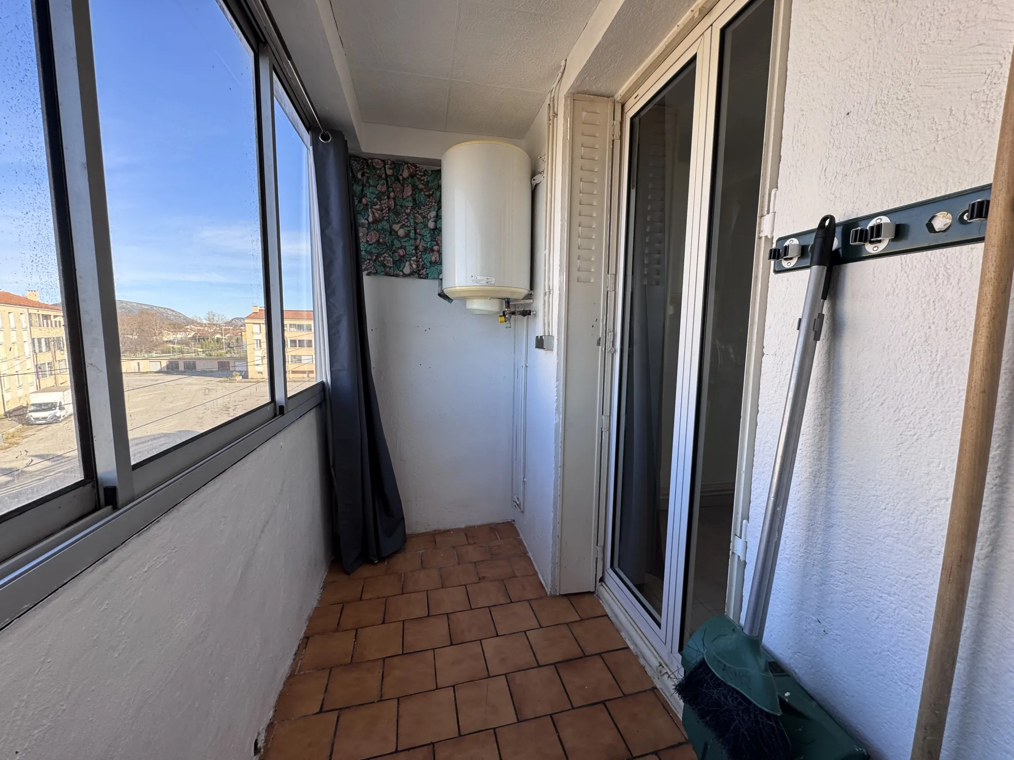 Appartement T4 avec balcon à Peyrolles en Provence à vendre 