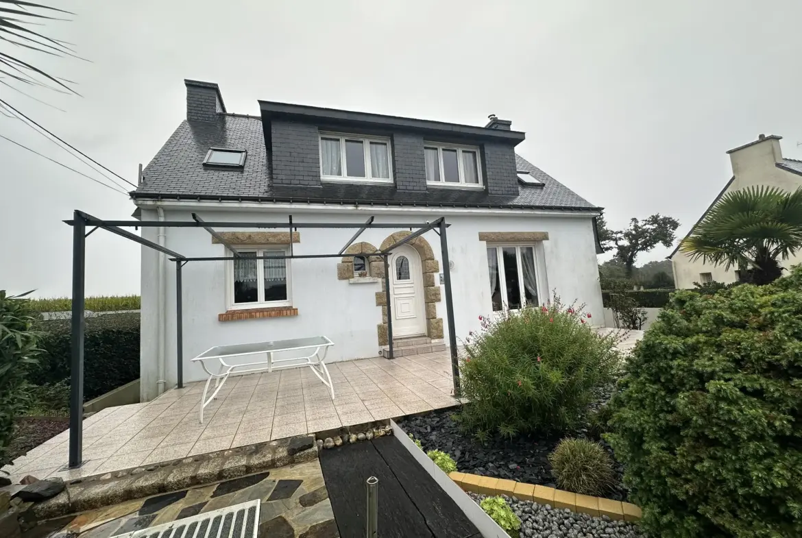 À vendre : Maison Néo-bretonne au centre de Noyal-Pontivy 