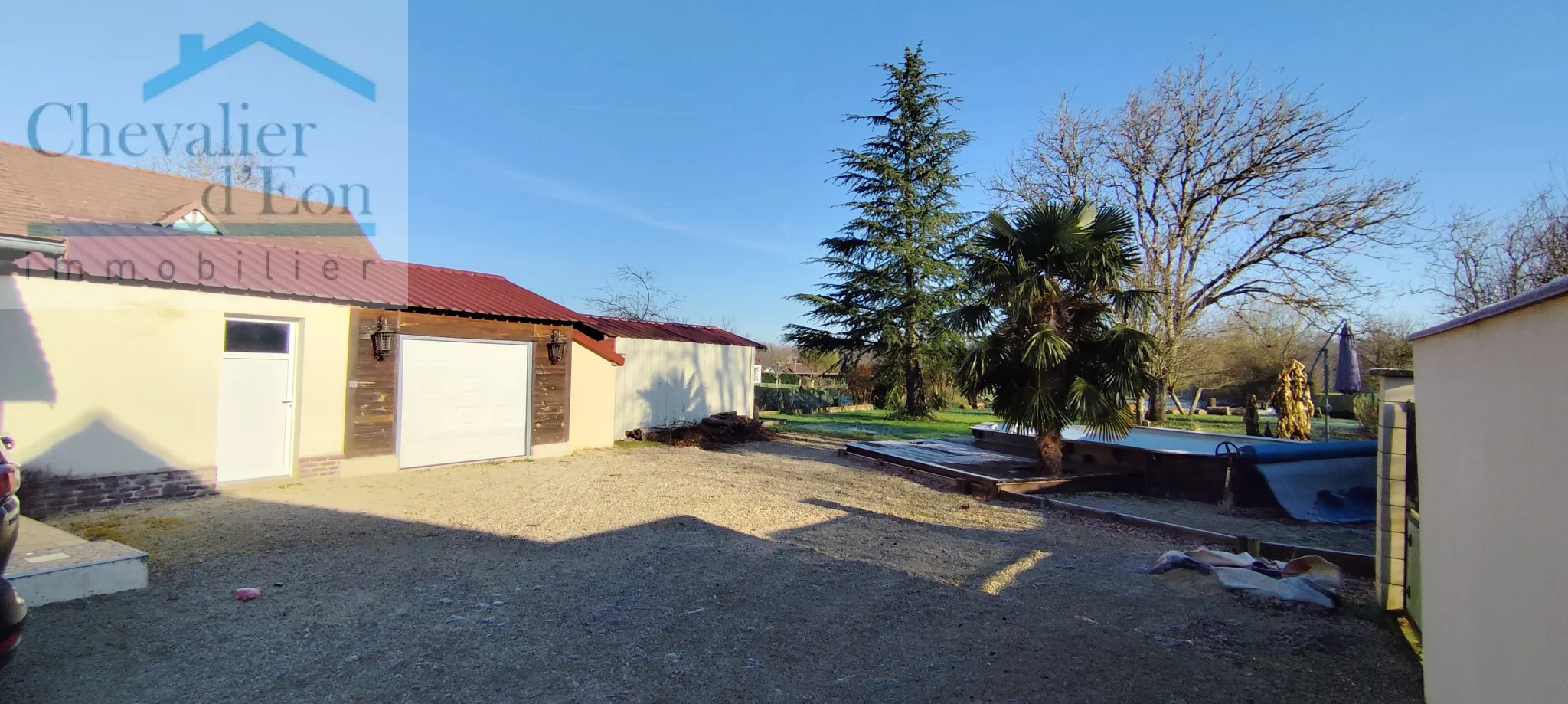 Longère moderne 4 chambres à Chessy les Prés avec piscine 