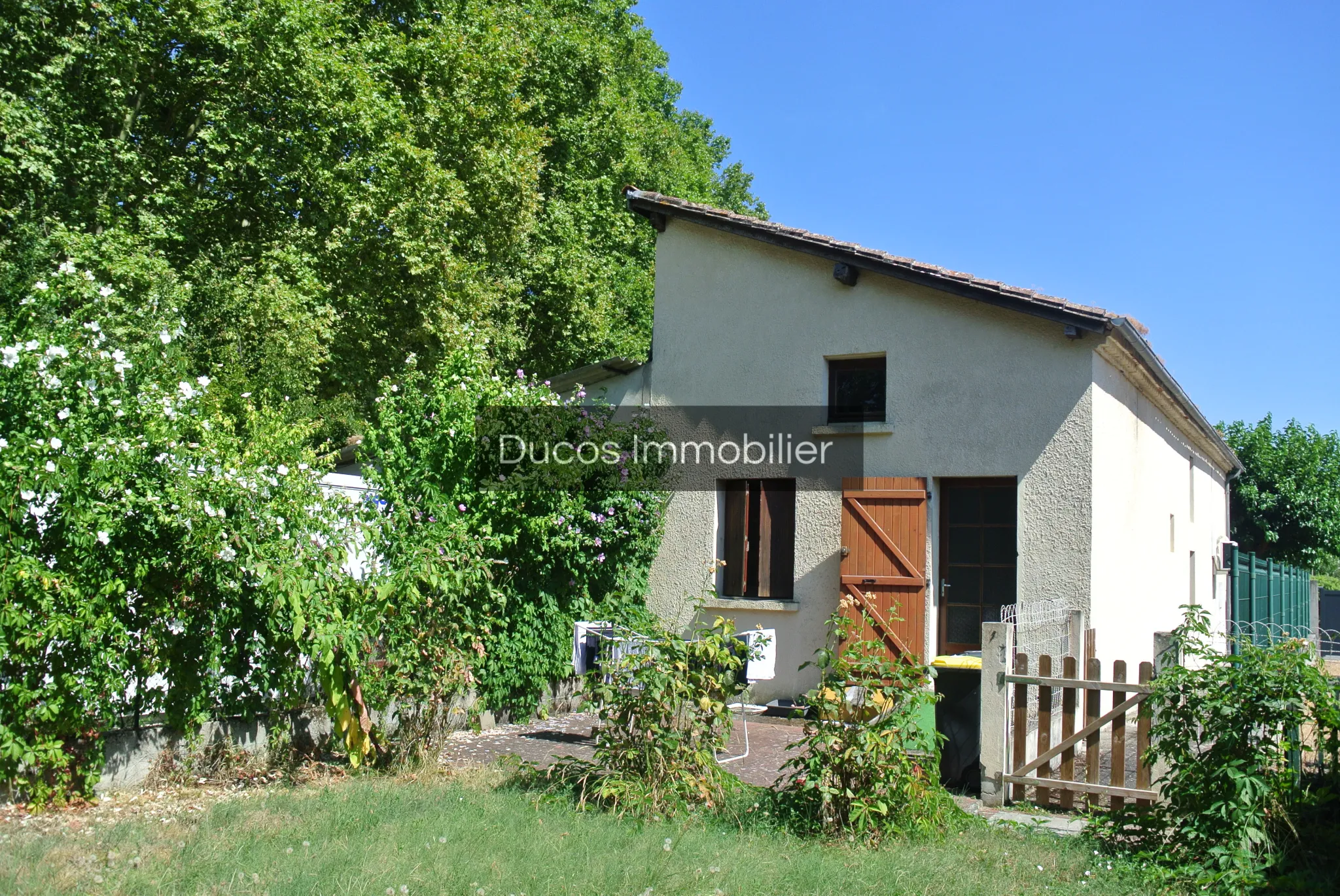 Local commercial à Fourques sur Garonne - 57 m² avec jardin 