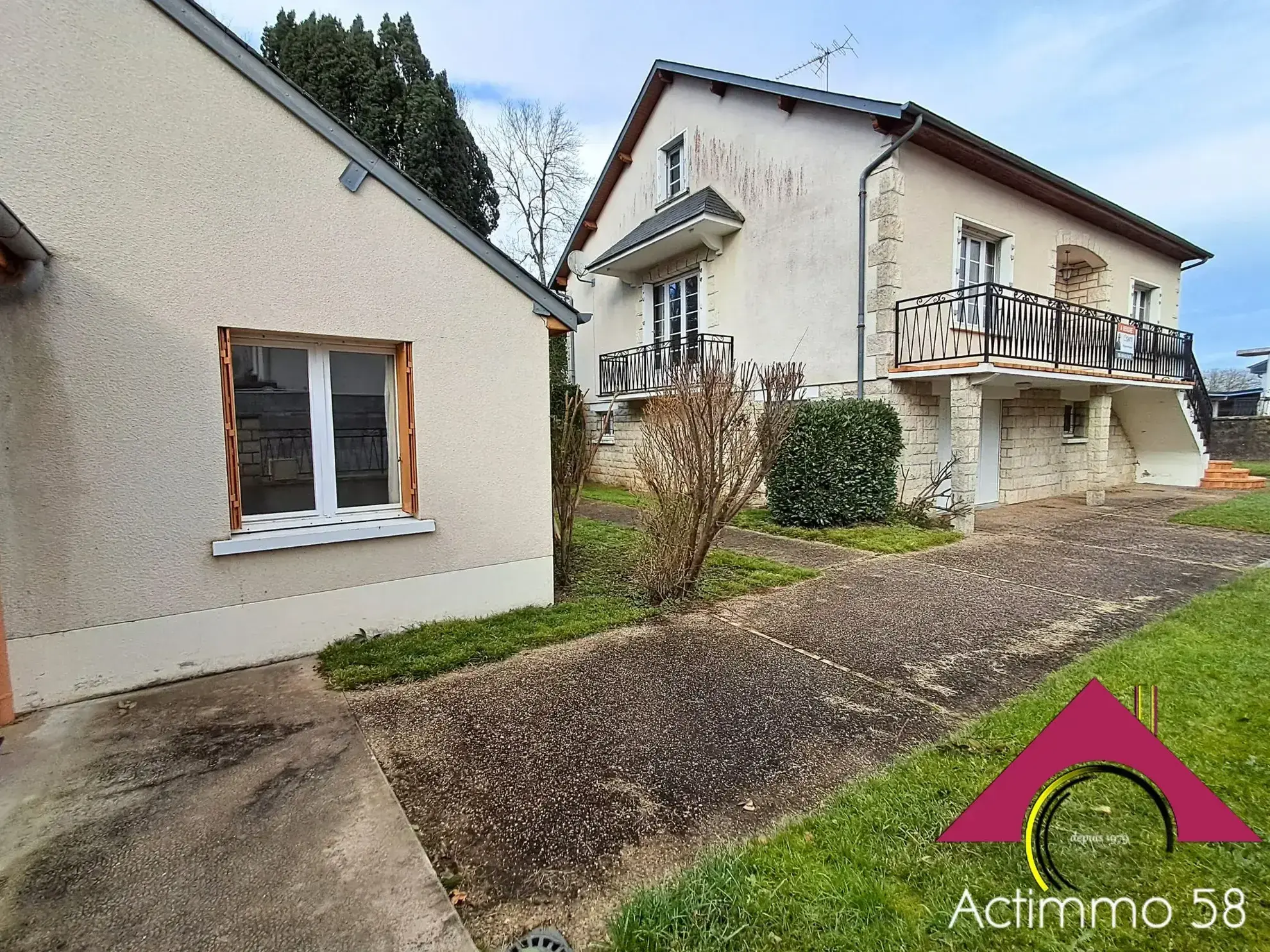 Vente d'un ensemble immobilier - Maison et studio à 13 km de Nevers 