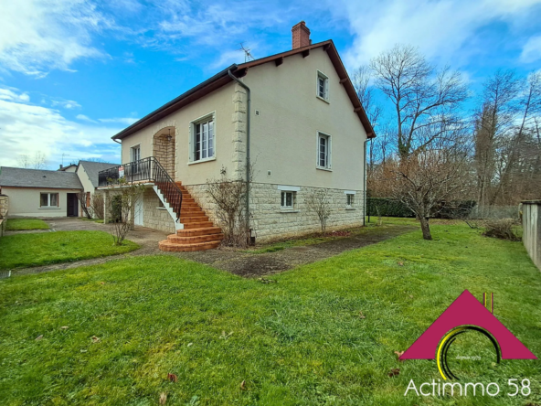 Vente d'un ensemble immobilier - Maison et studio à 13 km de Nevers