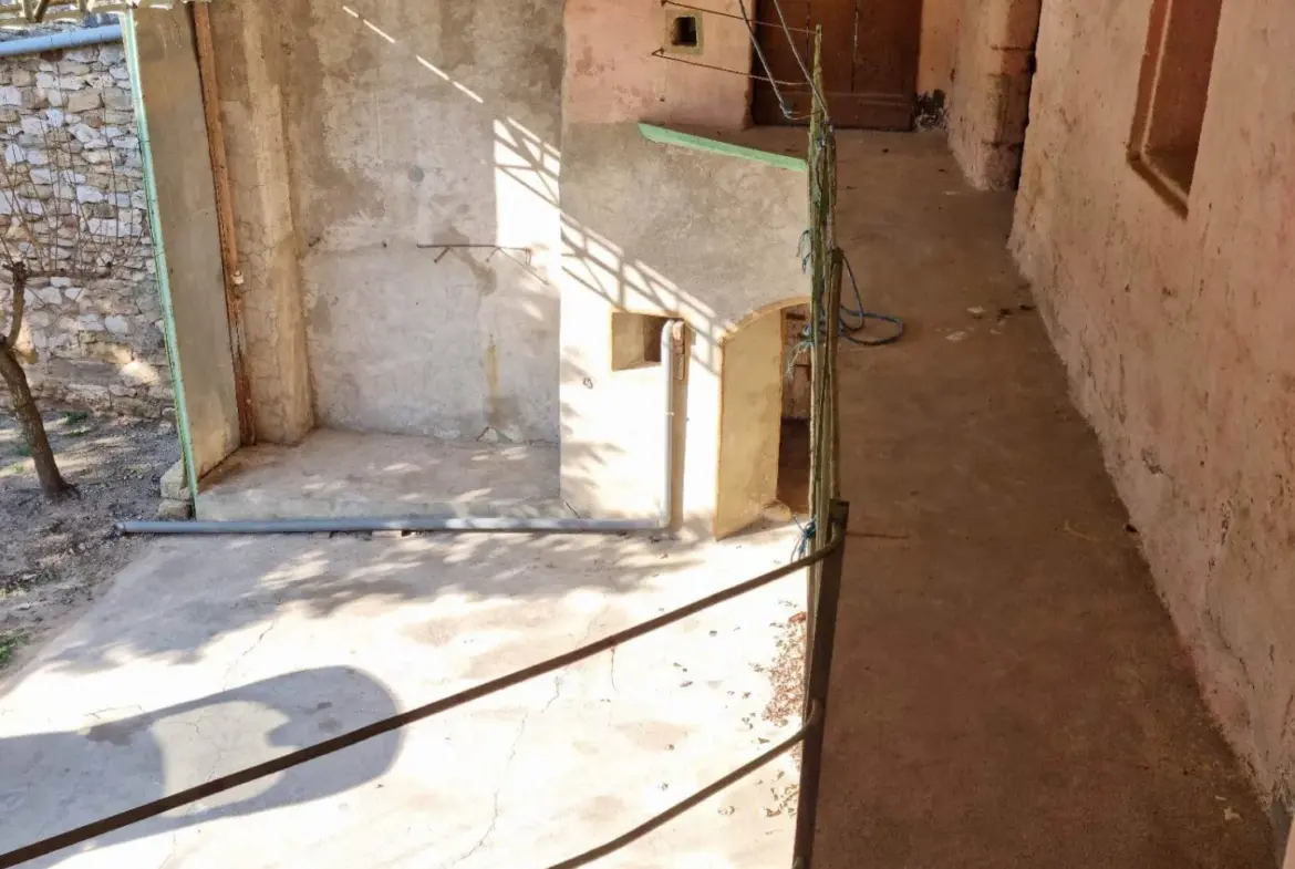 Ancienne magnaneraie à rénover à St Hippolyte de Montaigu - 350 m² de potentiel 