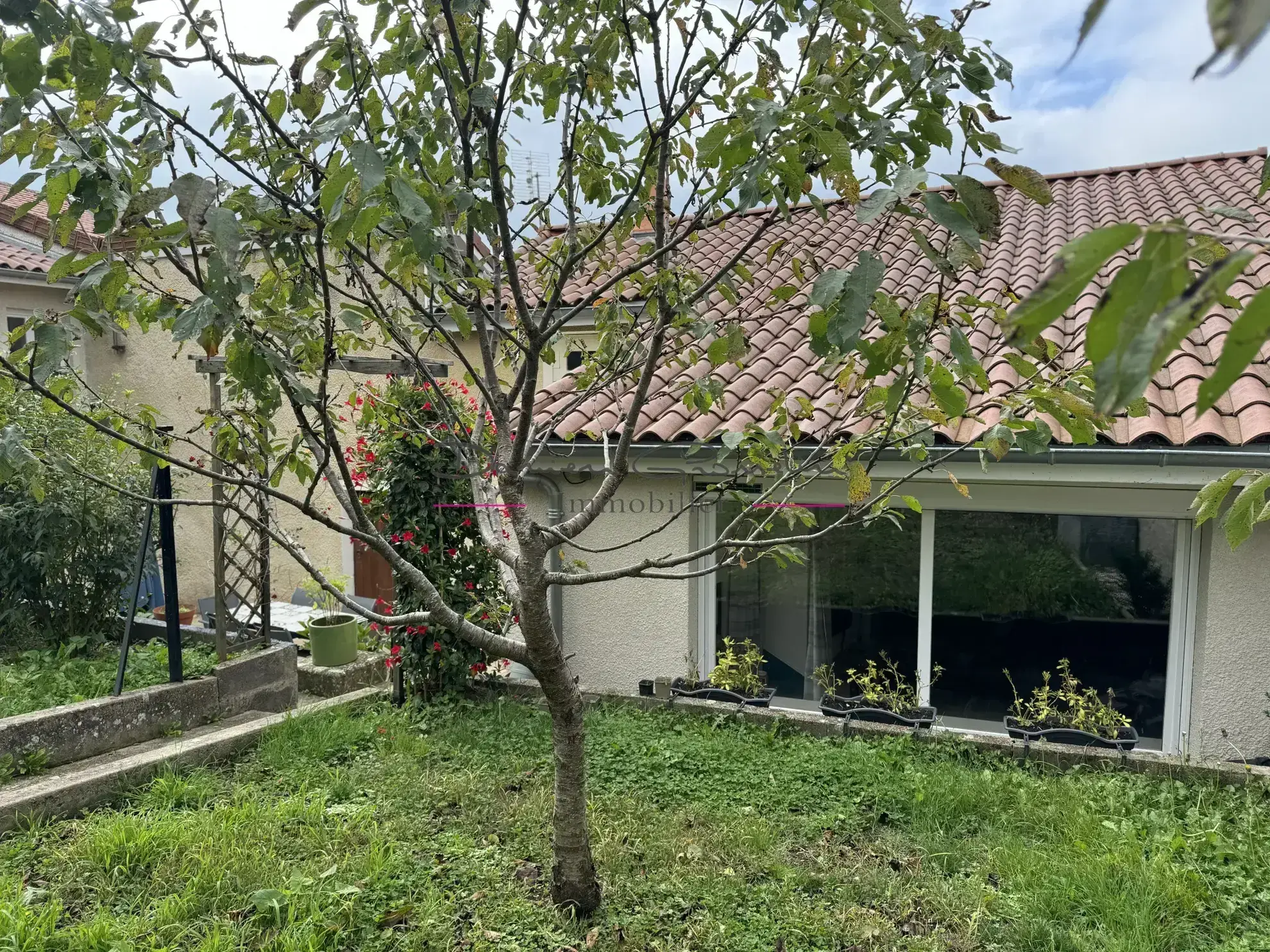 Maison de Village à Tarare avec Terrain et Panneaux Photovoltaïques 