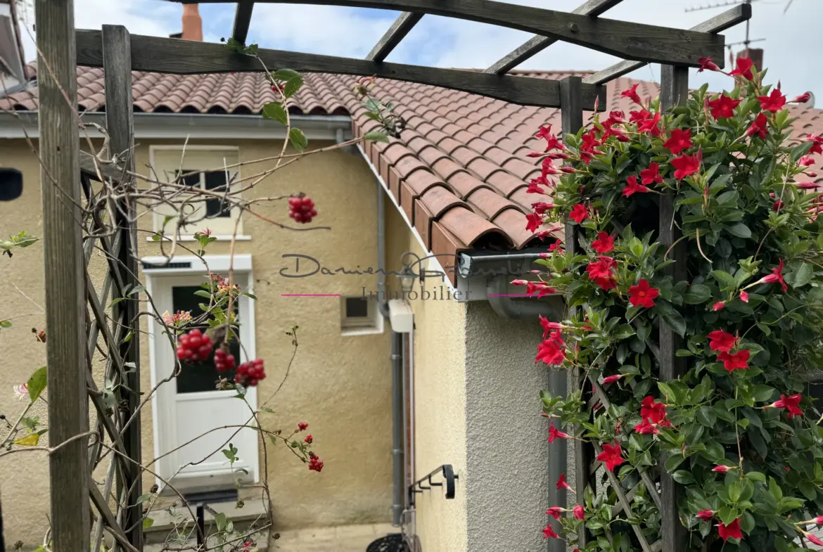 Maison de Village à Tarare avec Terrain et Panneaux Photovoltaïques 