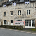 Immeuble à Corrèze avec locaux commerciaux rénovés