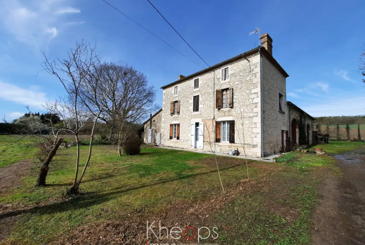 Maison de Campagne en Pierre à Duras - 5 Chambres, Terrain de 1.5 Hectares 