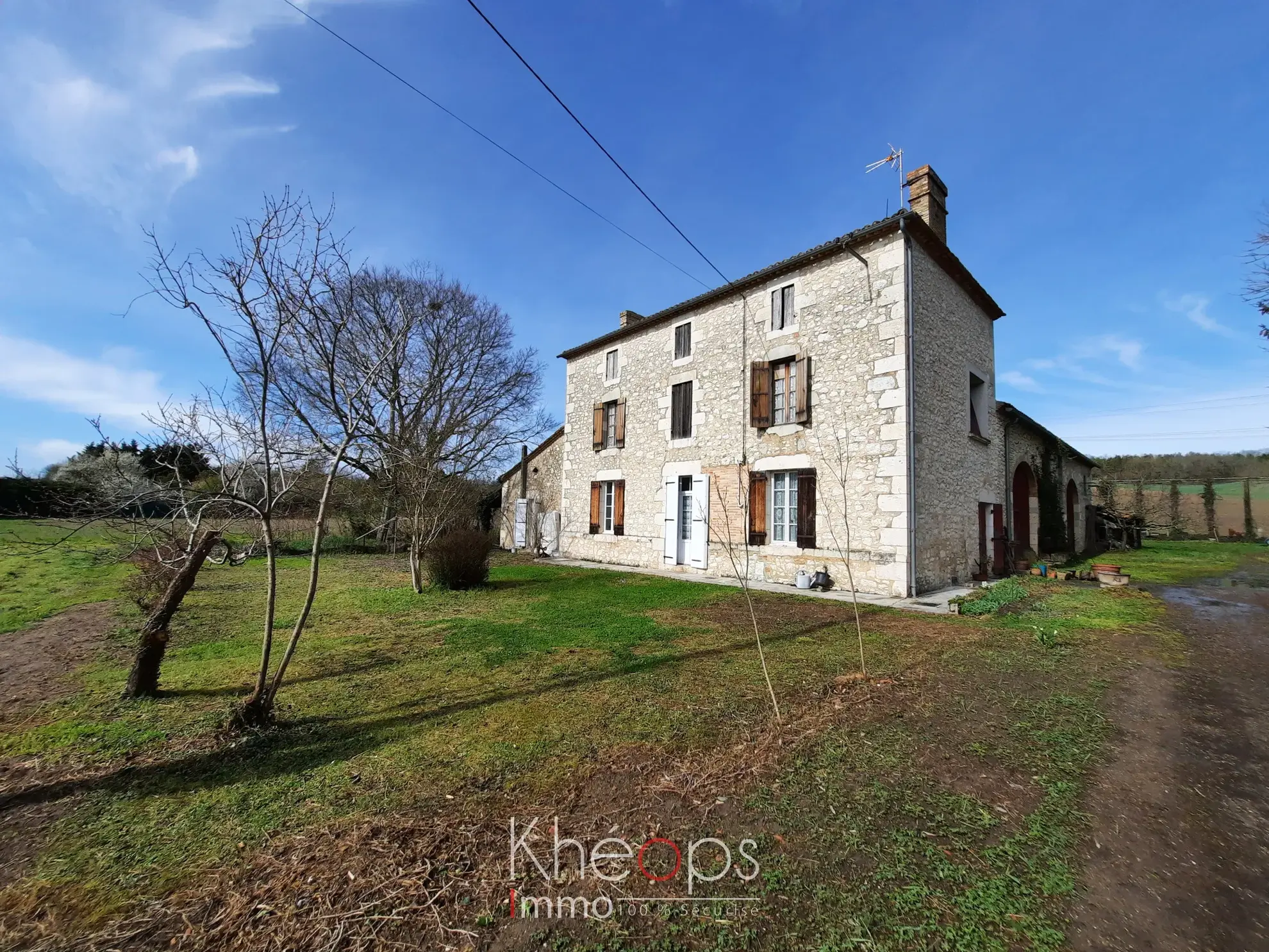 Maison de Campagne en Pierre à Duras - 5 Chambres, Terrain de 1.5 Hectares 