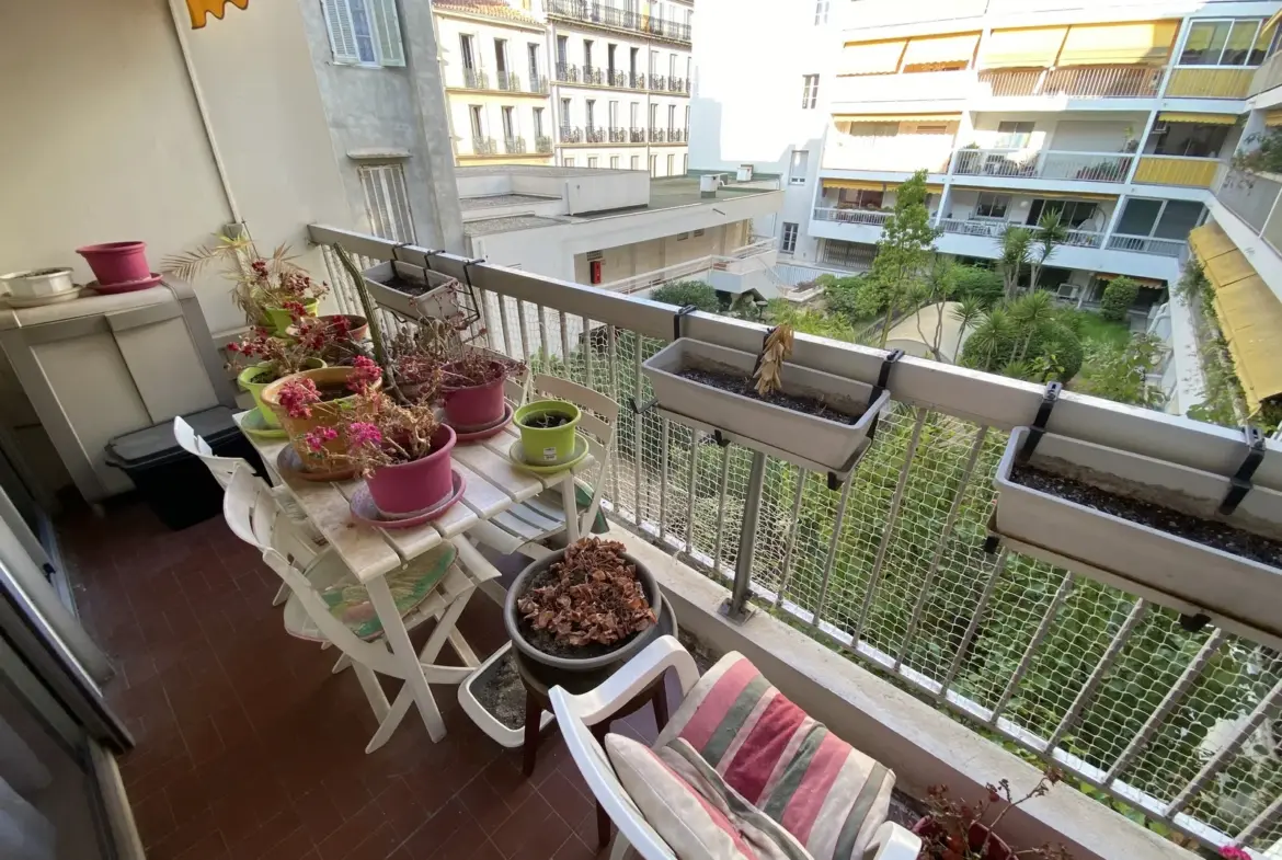 T4 spacieux avec terrasse à Toulon Haute Ville 