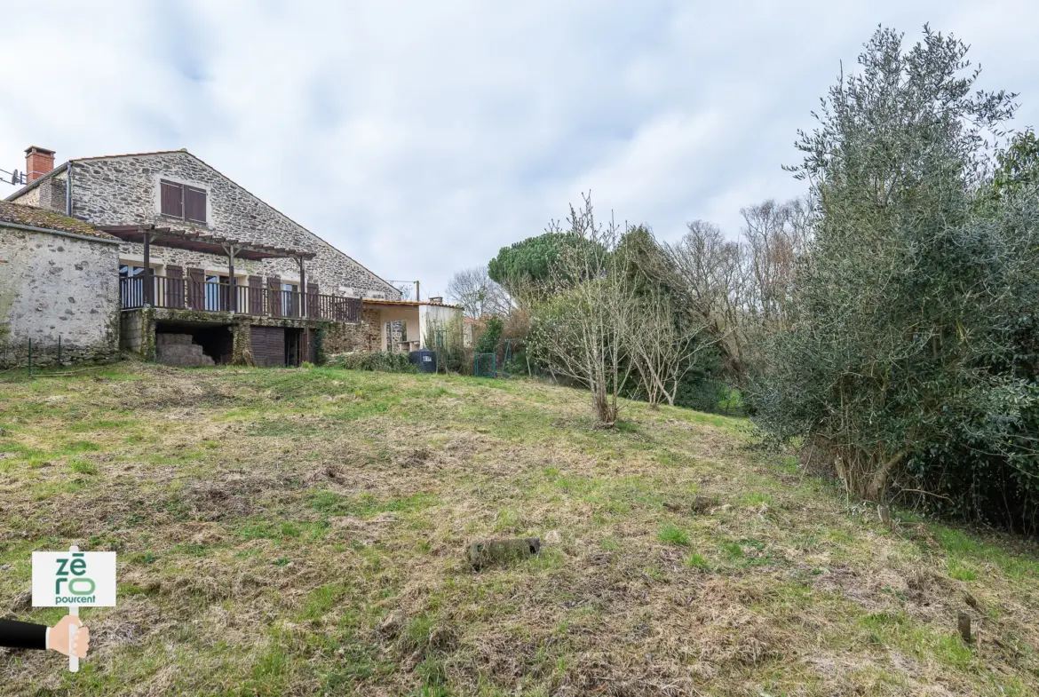 Grange rénovée à Beaulieu-sous-la-Roche - 274 900 € 