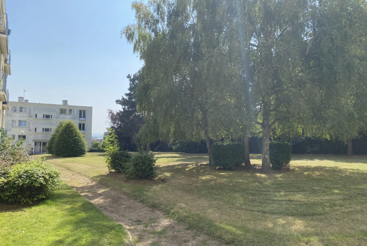 Appartement 2 pièces à vendre à Caen Maladrerie avec balcon et cave 