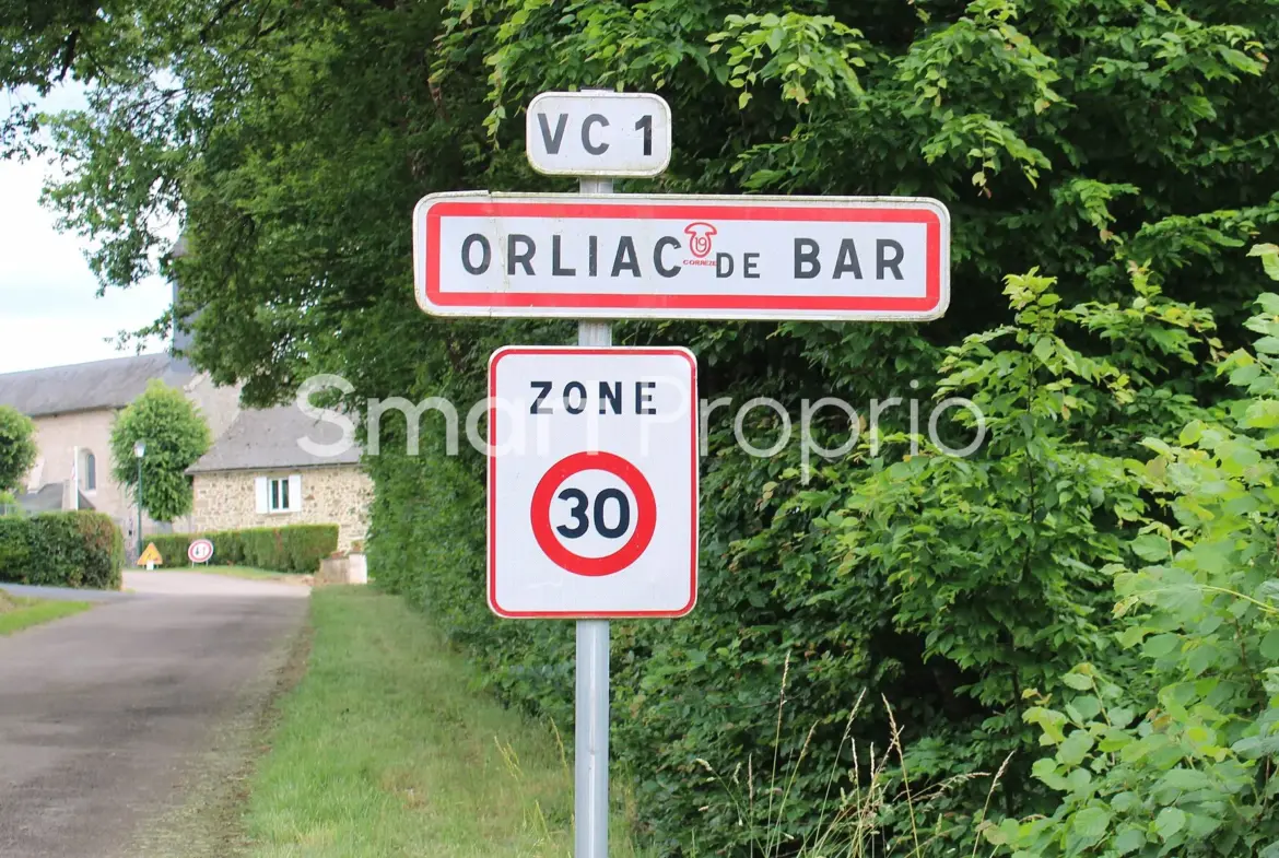 À Orliac-De-Bar, maison de village en pierres à vendre 