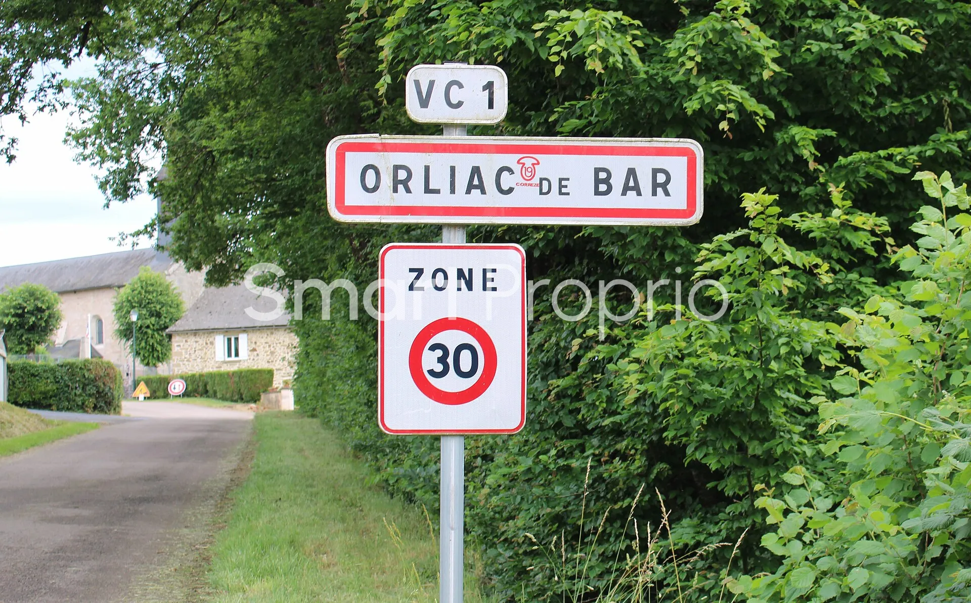 À Orliac-De-Bar, maison de village en pierres à vendre 