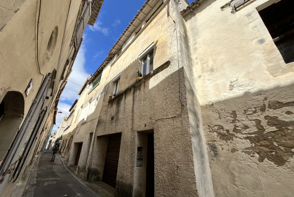 Maison de Ville au Cœur du Centre Historique de Tarascon à Vendre 