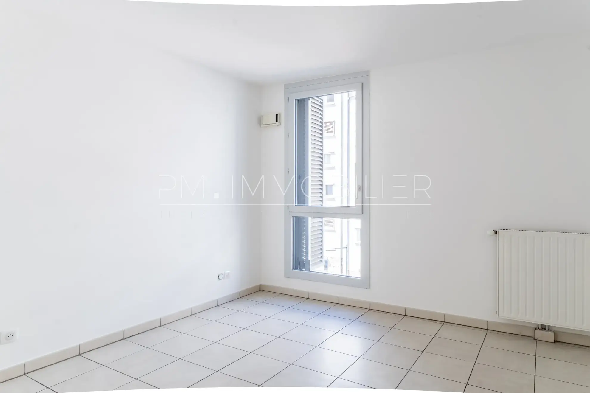 Bel Appartement T3 avec Terrasse à Marseille, Quartier Joliette 