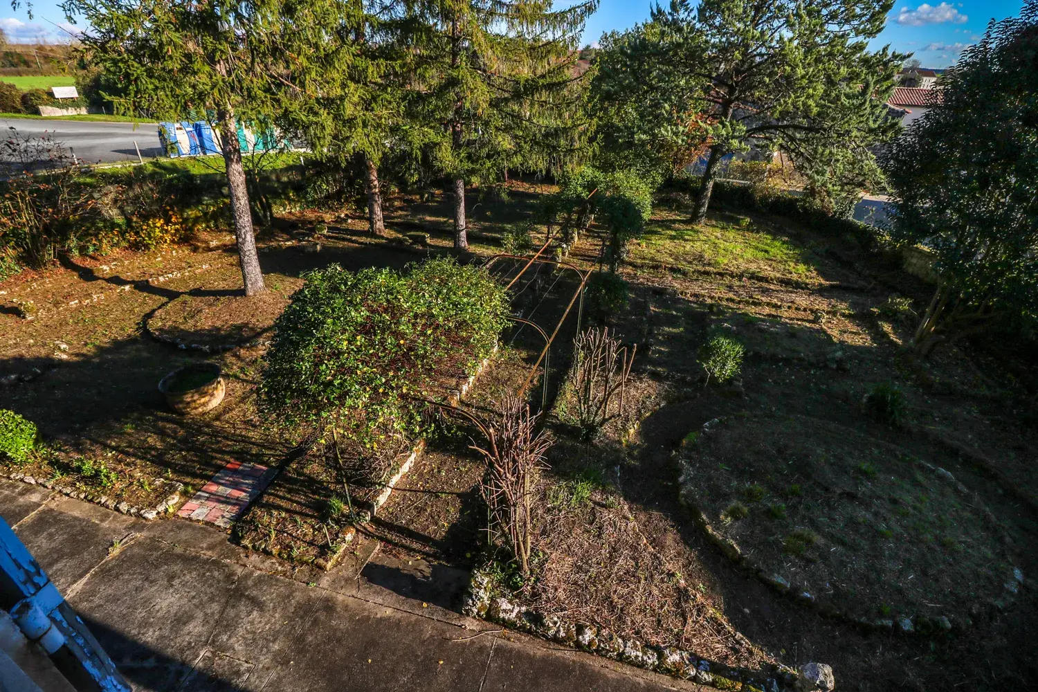 Maison ancienne 200 m² avec 5 chambres et jardins à Saint-Savinien 