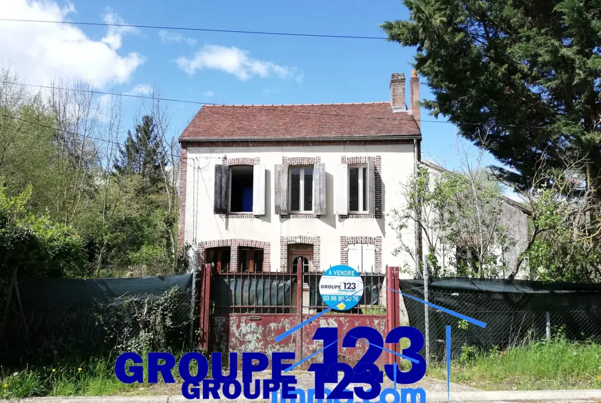 Maison ancienne à rénover entre Aillant et Toucy avec toiture neuve 