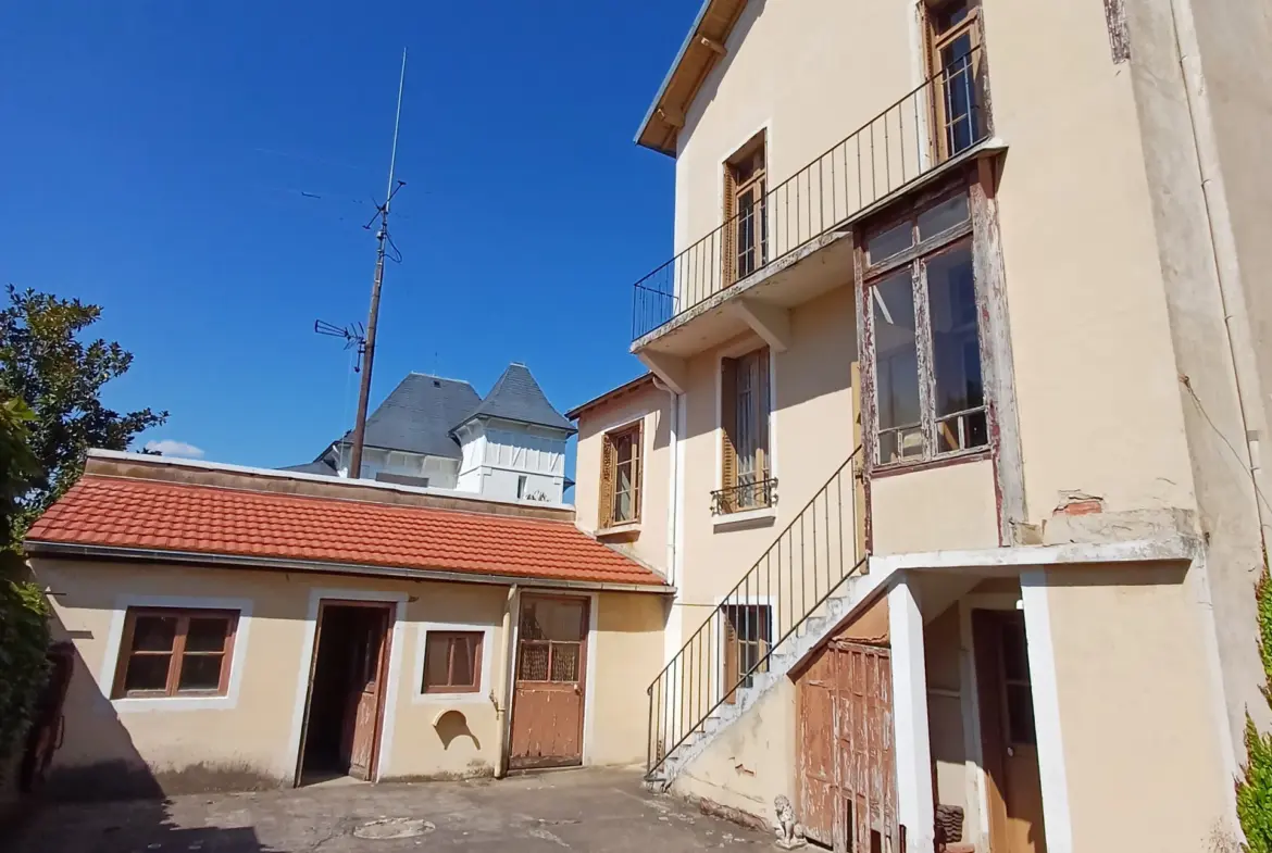 Maison authentique des années 30 à Vichy à rénover 