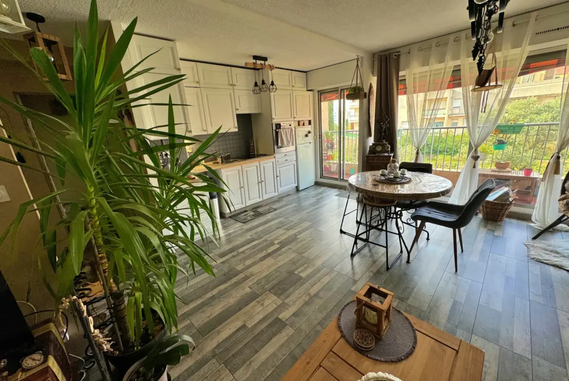 Appartement T3 avec Terrasse à Toulon Champ de Mars 