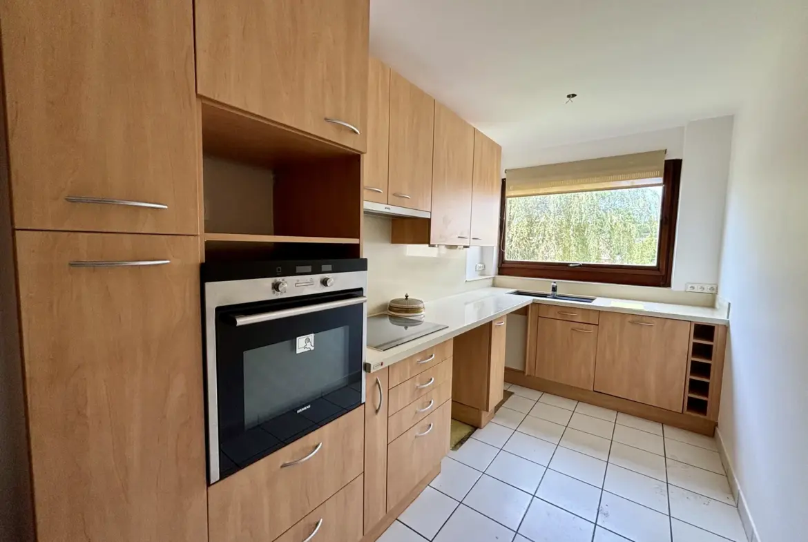 À vendre : Bel appartement T2 à Le Chesnay, calme et proche des commodités 