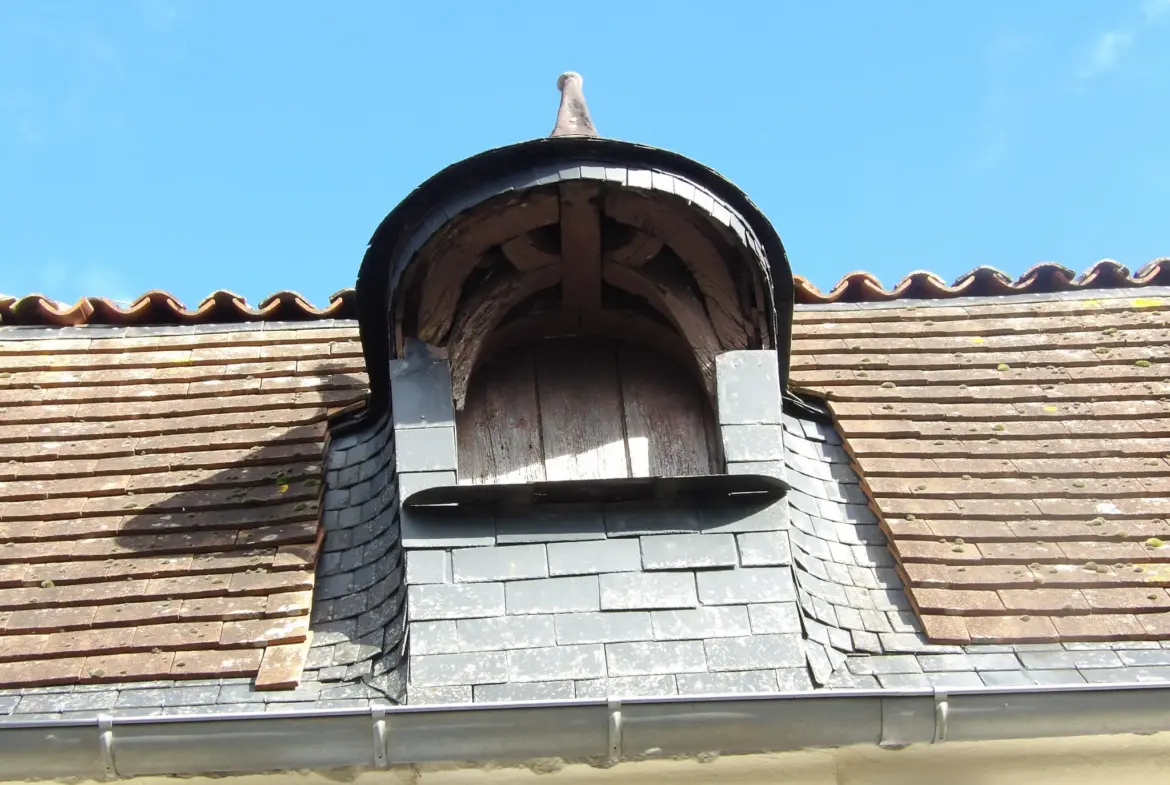 Maison à rénover avec jardin et garage à Port d'Envaux 