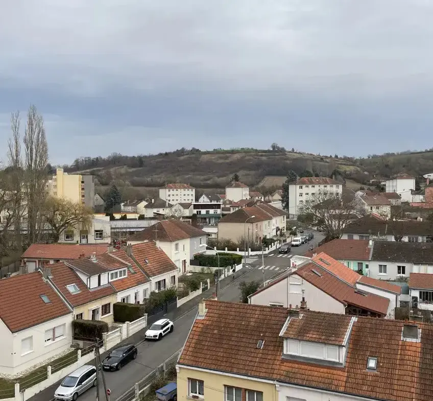 Appartement familial lumineux à Vichy avec balcons et potentiel de division 