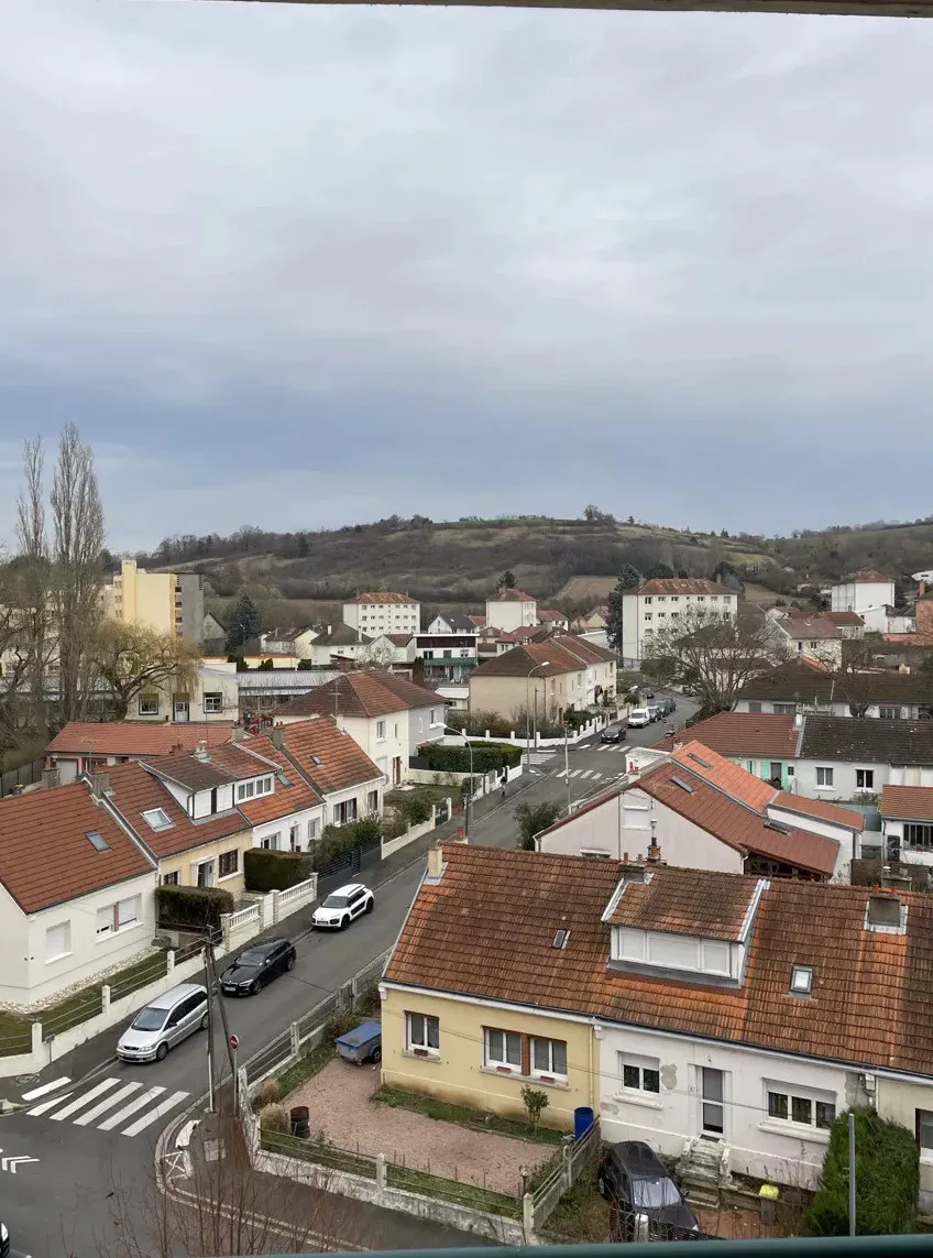 Appartement familial lumineux à Vichy avec balcons et potentiel de division 