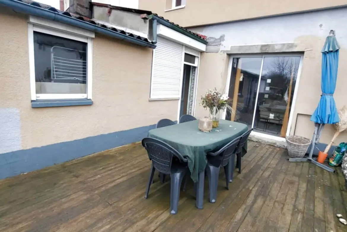 Maison rénovée à vendre à Rang du Fliers avec jardin 