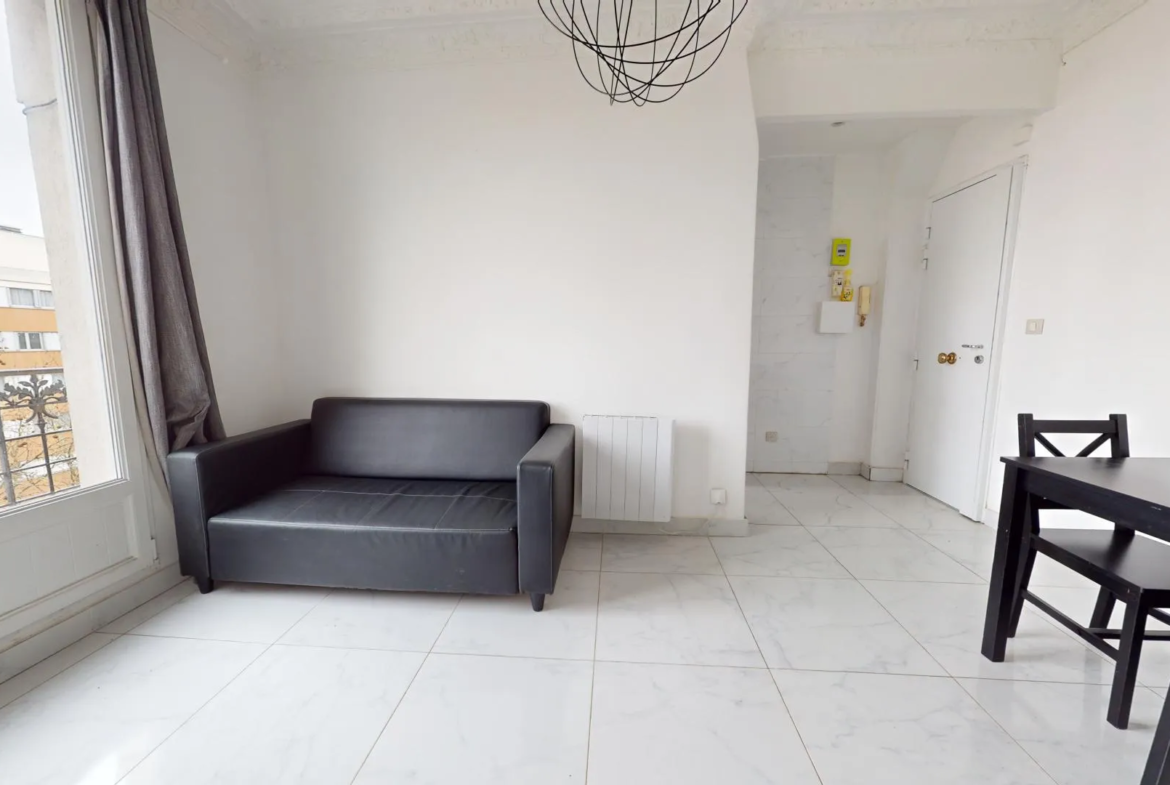 À vendre : Appartement F2 Meublé au Bourget à 400 m du RER B 