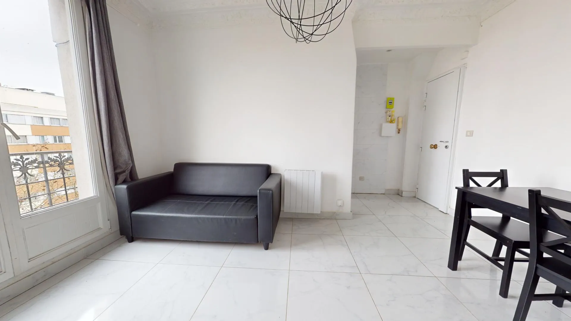 À vendre : Appartement F2 Meublé au Bourget à 400 m du RER B 