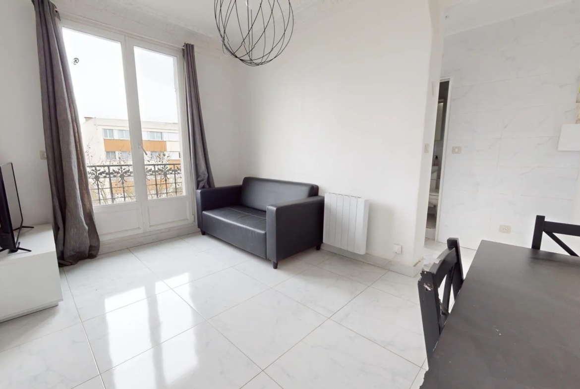 À vendre : Appartement F2 Meublé au Bourget à 400 m du RER B 