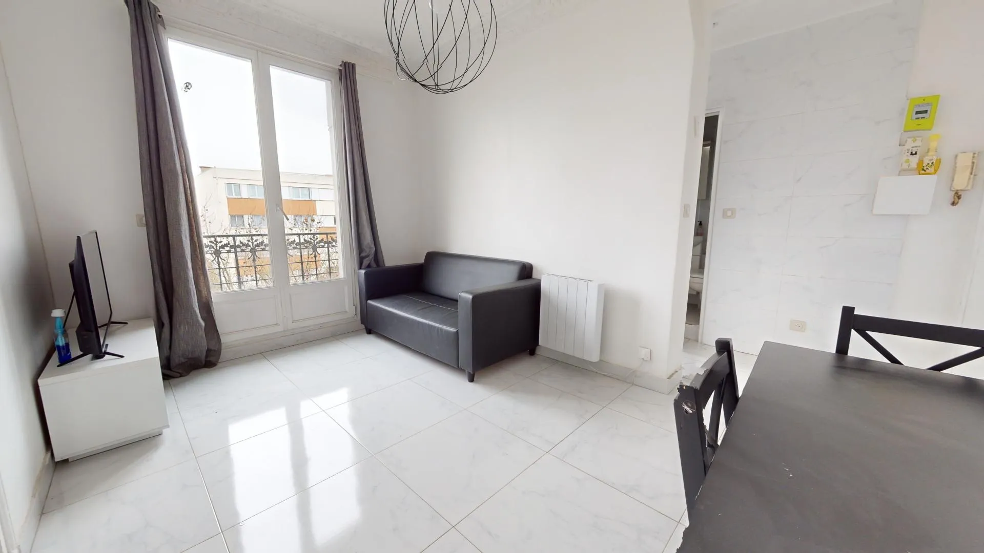 À vendre : Appartement F2 Meublé au Bourget à 400 m du RER B 