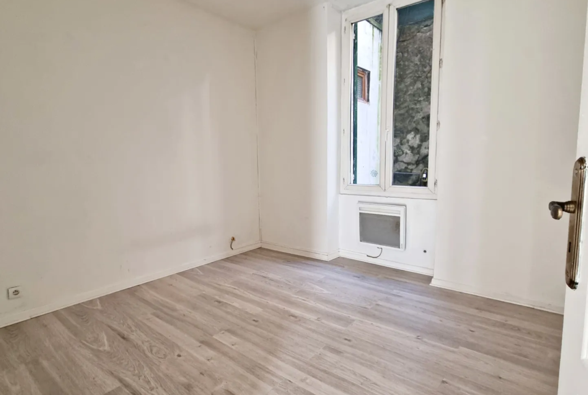 Grand appartement lumineux 3 pièces à vendre à Lantosque 