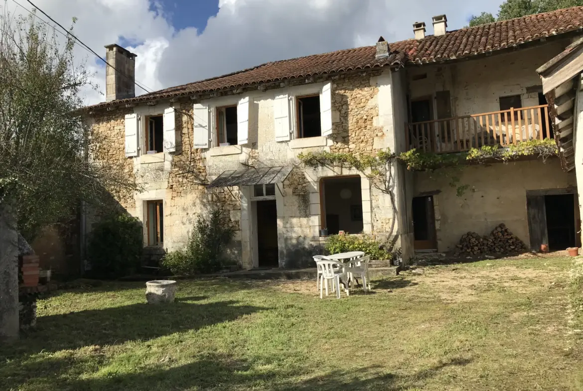 Maison en Pierre à Rénover avec Jardin à St Just 