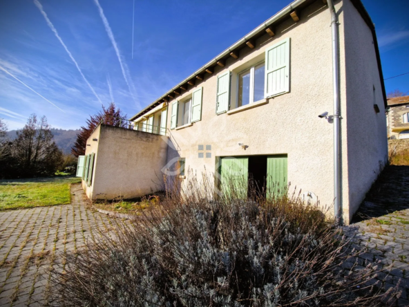 Maison en pierre avec accès à la rivière à Lavoute-Chilhac