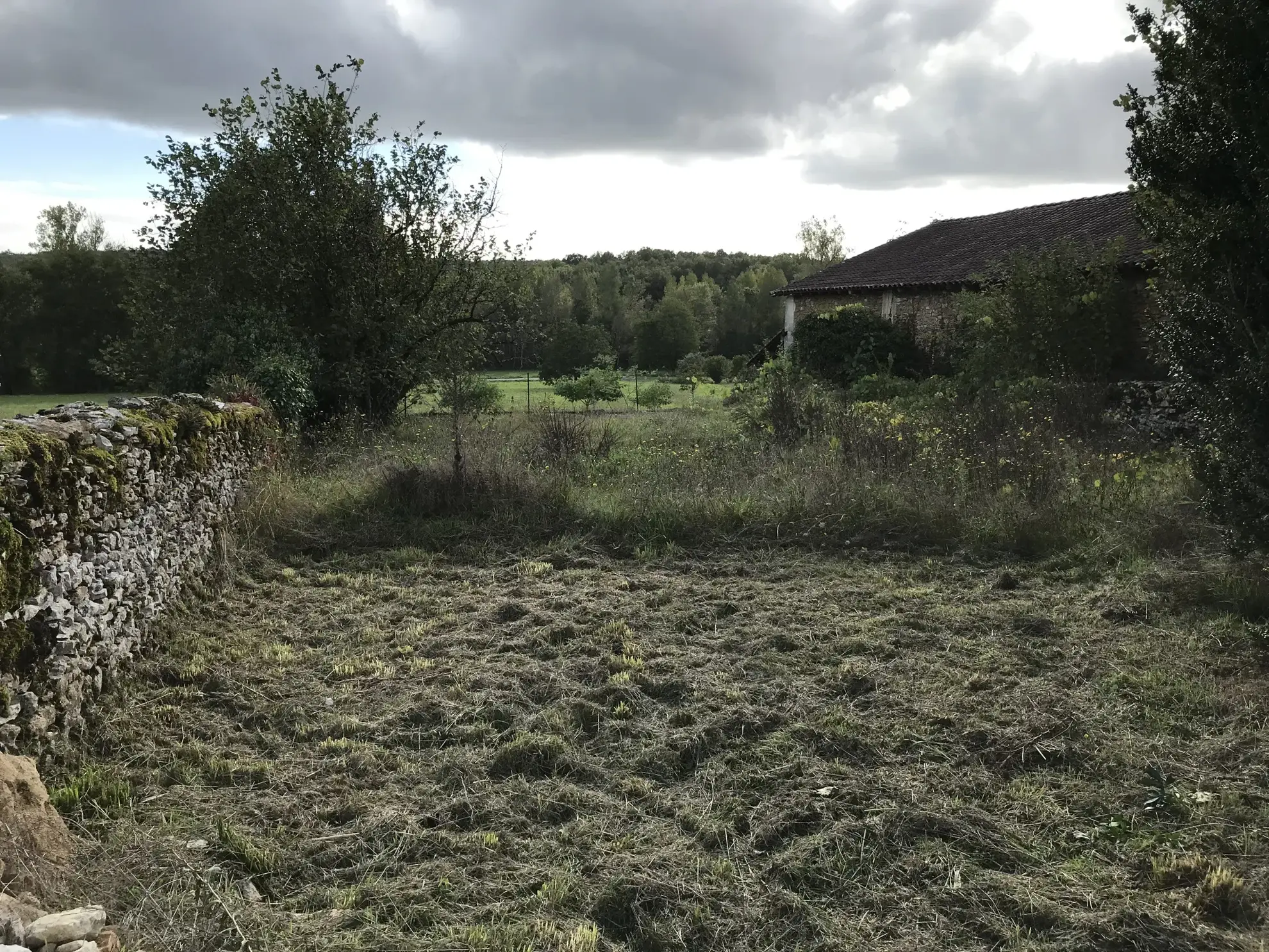 Maison en Pierre à Rénover avec Jardin à St Just 