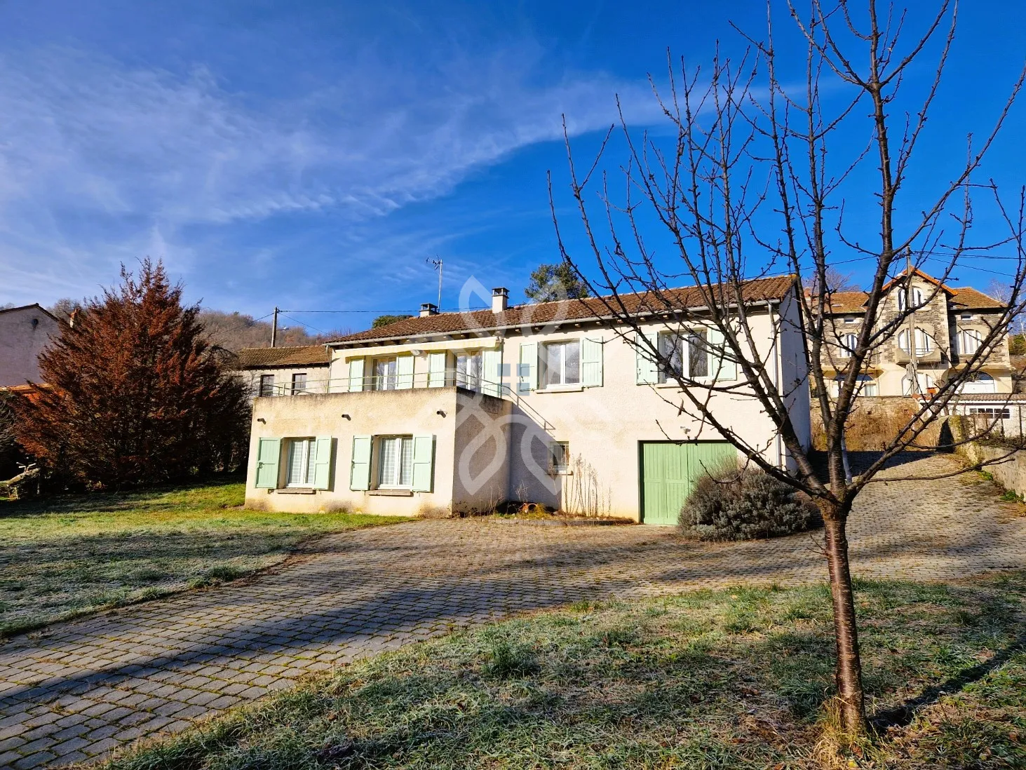 Maison en pierre avec accès à la rivière à Lavoute-Chilhac 