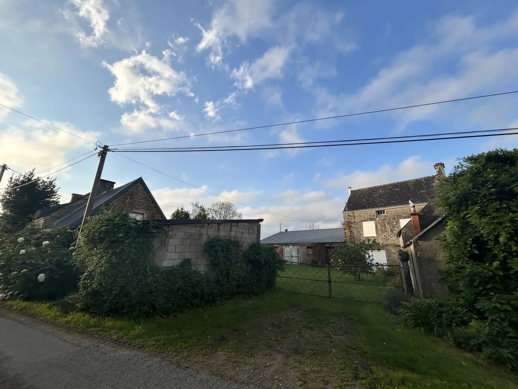 Vente d'une maison de village à Melrand avec un fort potentiel 