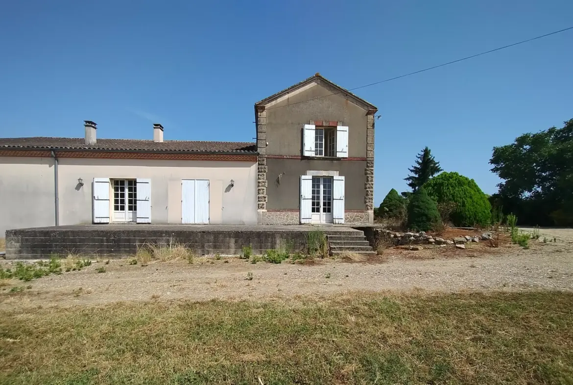 Ancienne Ferme Viticole à Caplong avec Dépendances et Terrain 