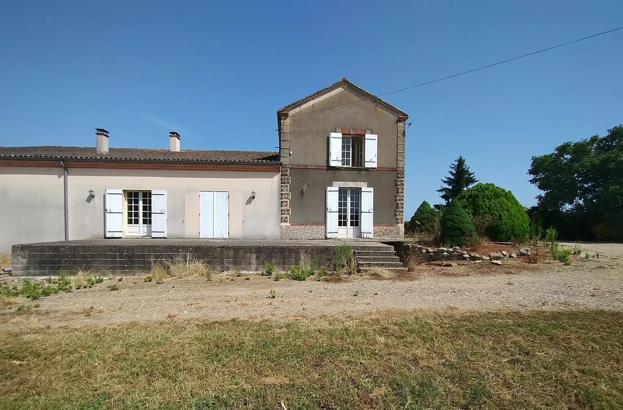 Ancienne Ferme Viticole à Caplong avec Dépendances et Terrain 